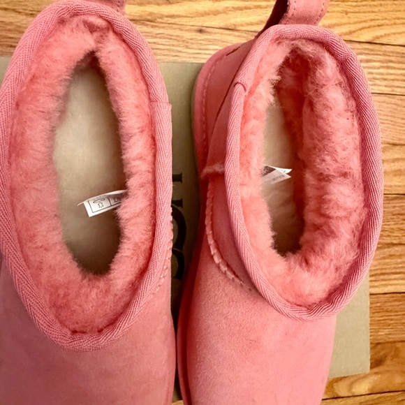 NEW IN BOX UGG Classic Ultra Mini Light Pink Blossom Ankle Boot Womens US 8 - Picture 4 of 10